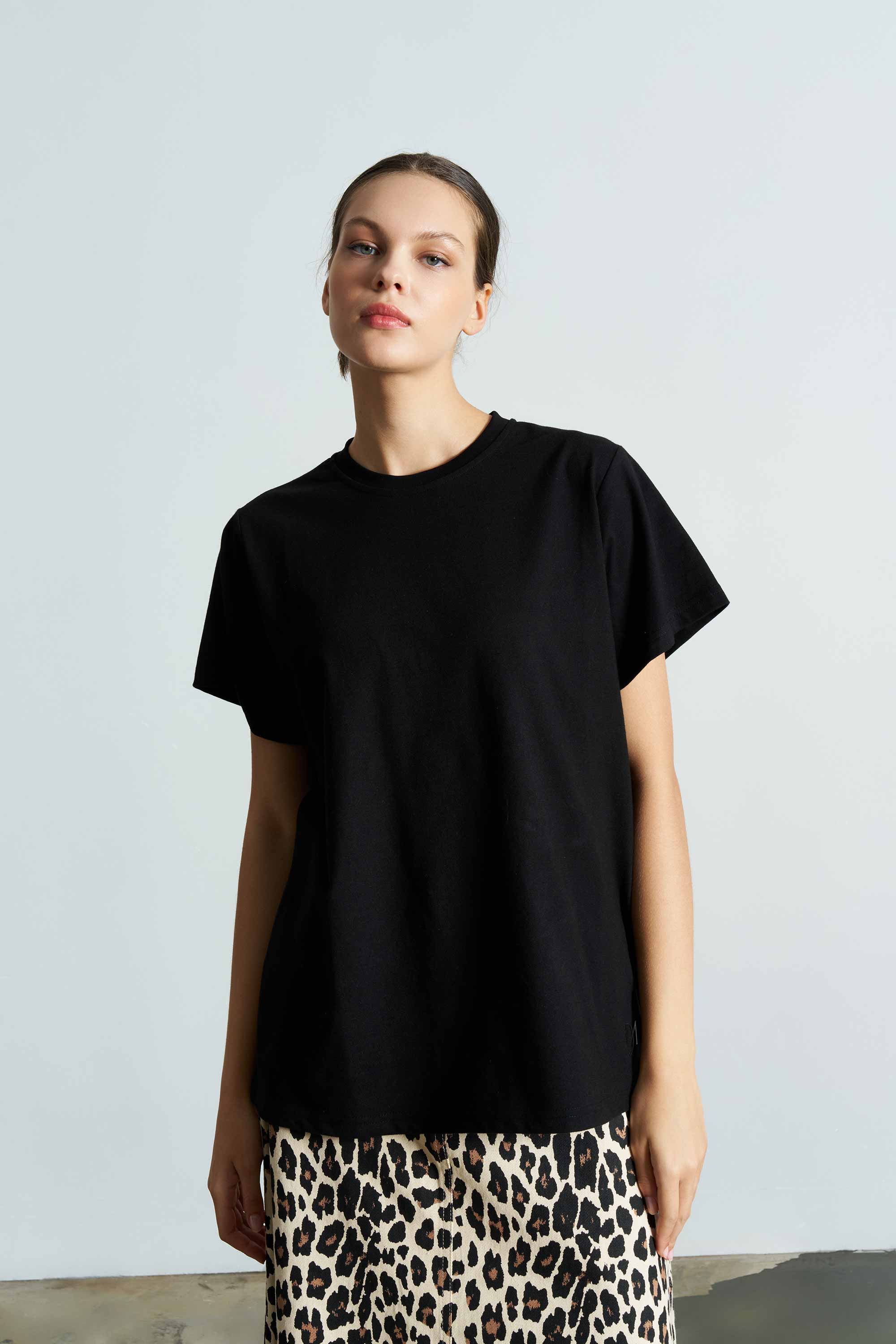 VINCE Long Black T-Shirt